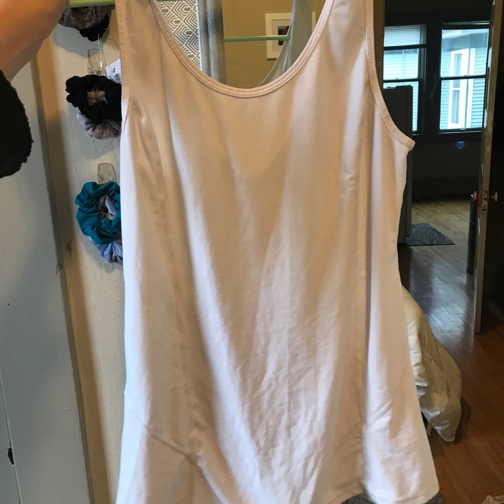 WHITE LULULEMON TANK!!!!